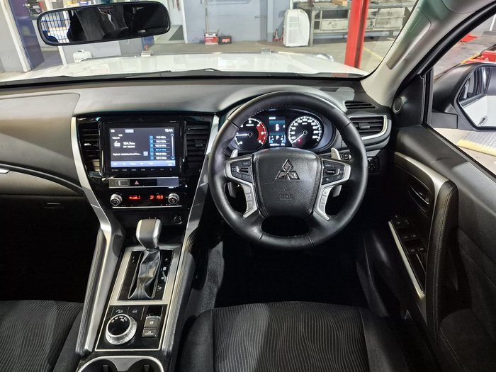 2023 Mitsubishi Pajero Sport GLX