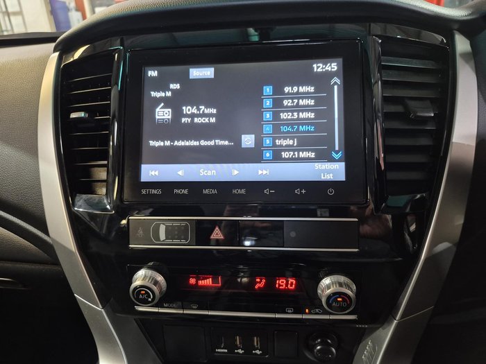 2023 Mitsubishi Pajero Sport GLX