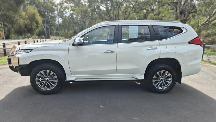 2023 Mitsubishi Pajero Sport GLX