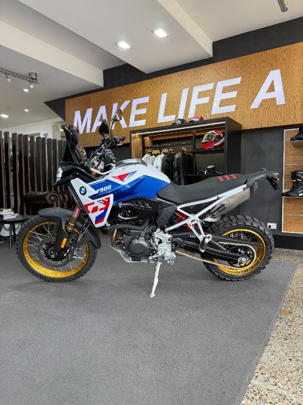 2026 BMW Motorrad F 900 GS ENDURO LT WHT/RACING BLU MET/RACE RED