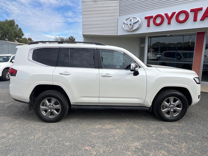 2022 Toyota Landcruiser Sahara FJA300R 4X4 Dual Range Crystal Pearl