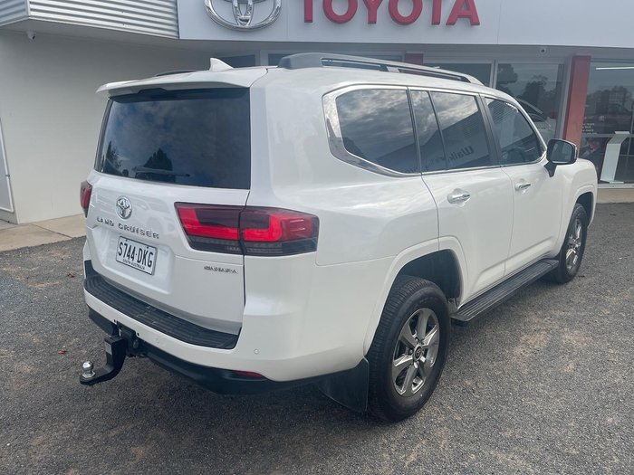 2022 Toyota Landcruiser Sahara FJA300R 4X4 Dual Range Crystal Pearl