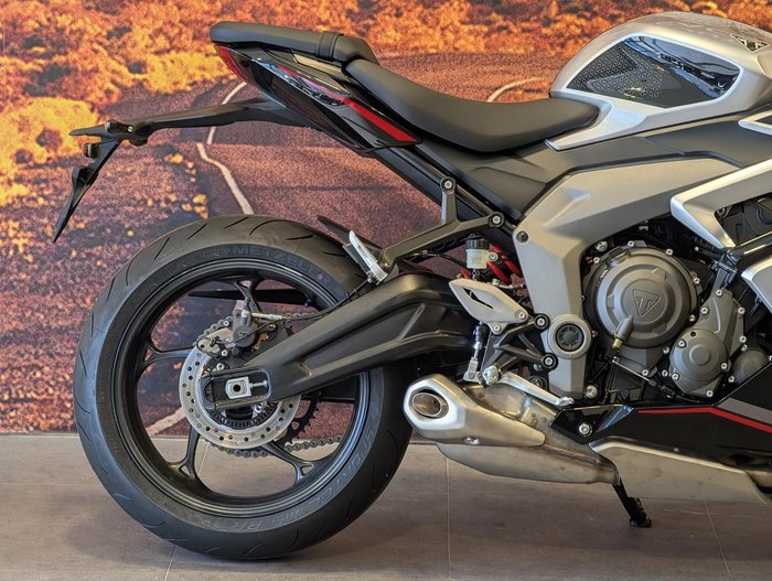 2026 Triumph Daytona 660 LAMS Daytona Silver