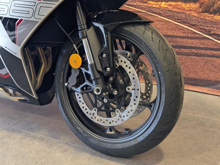 2026 Triumph Daytona 660 LAMS Daytona Silver