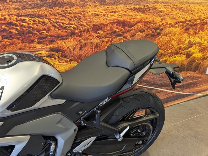 2026 Triumph Daytona 660 LAMS Daytona Silver