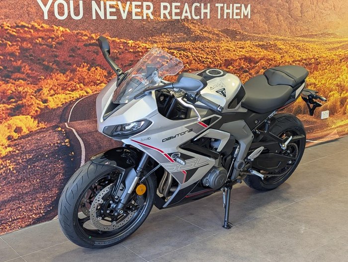 2026 Triumph Daytona 660 LAMS Daytona Silver