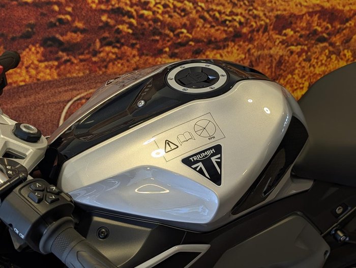 2026 Triumph Daytona 660 LAMS Daytona Silver