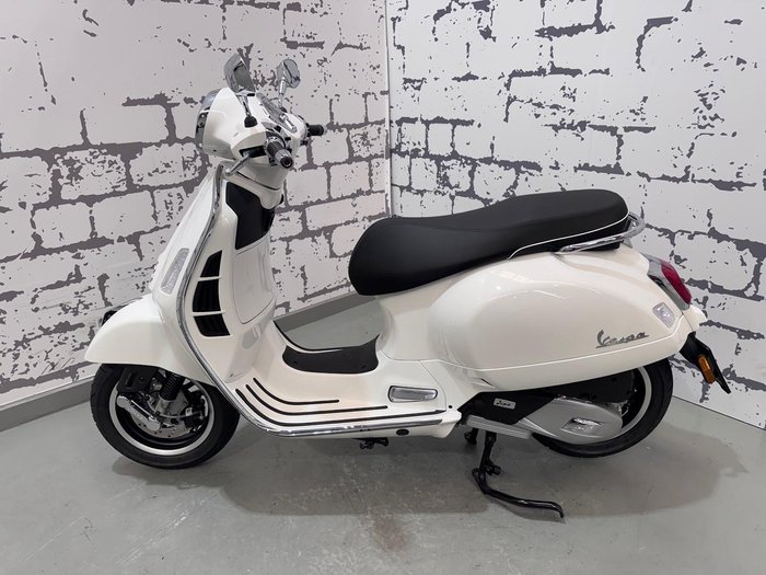 2025 Vespa GTS Super 150 GTS White