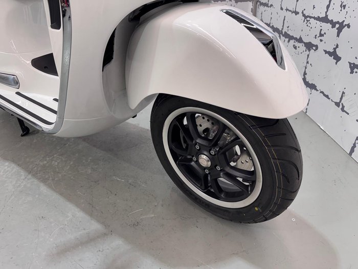 2025 Vespa GTS Super 150 GTS White