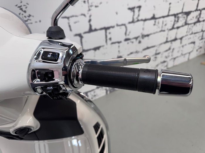 2025 Vespa GTS Super 150 GTS White