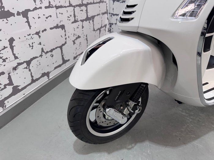 2025 Vespa GTS Super 150 GTS White