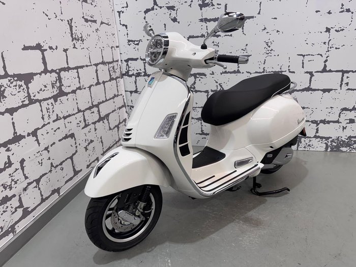 2025 Vespa GTS Super 150 GTS White