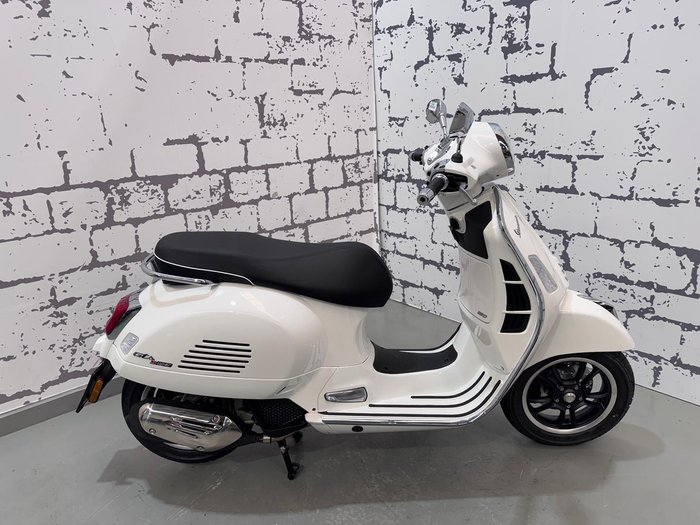 2025 Vespa GTS Super 150 GTS White