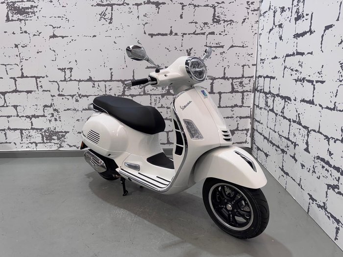 2025 Vespa GTS Super 150 GTS White