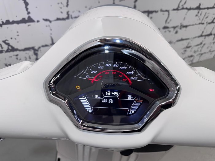 2025 Vespa GTS Super 150 GTS White