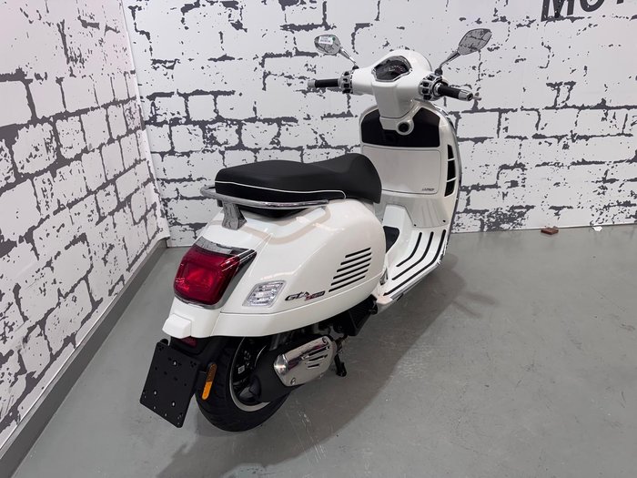 2025 Vespa GTS Super 150 GTS White