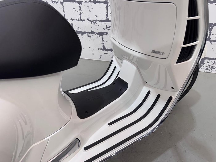 2025 Vespa GTS Super 150 GTS White