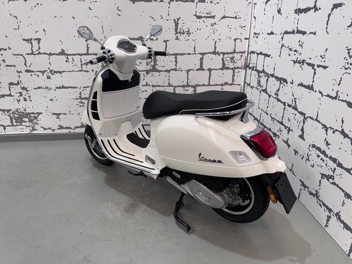 2025 Vespa GTS Super 150 GTS White