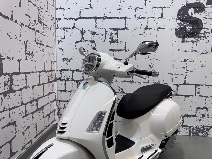 2025 Vespa GTS Super 150 GTS White