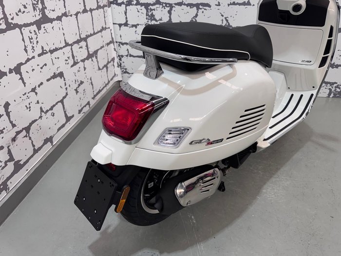 2025 Vespa GTS Super 150 GTS White