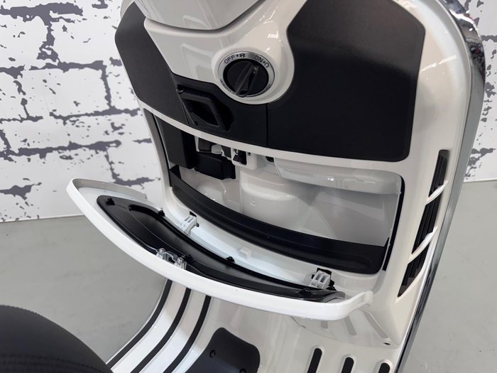 2025 Vespa GTS Super 150 GTS White