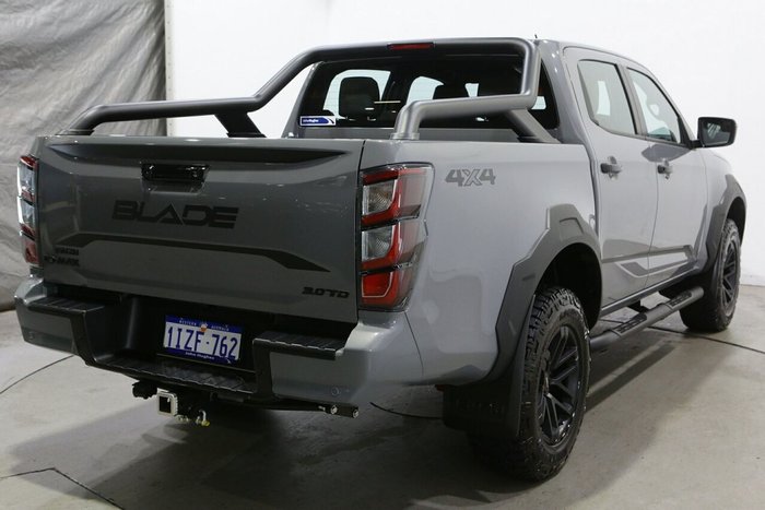 2025 Isuzu D-MAX BLADE