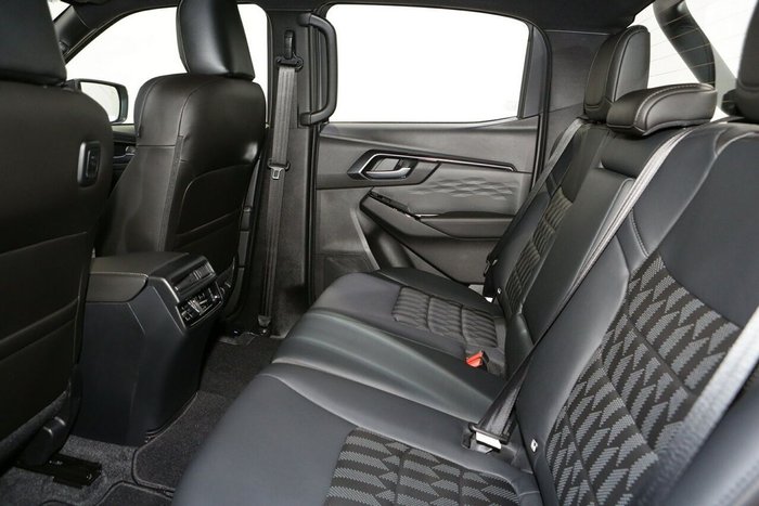 2025 Isuzu D-MAX BLADE