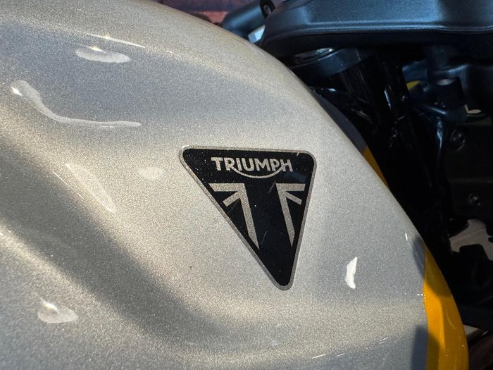 2026 Triumph Thruxton 400 Thruxton Yellow