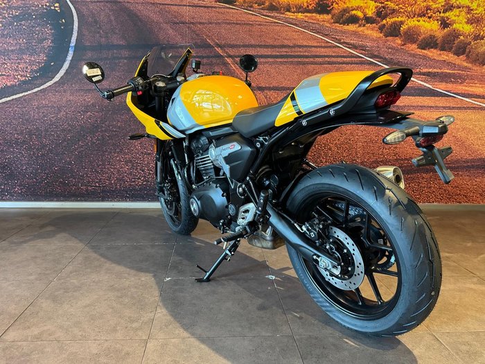 2026 Triumph Thruxton 400 Thruxton Yellow