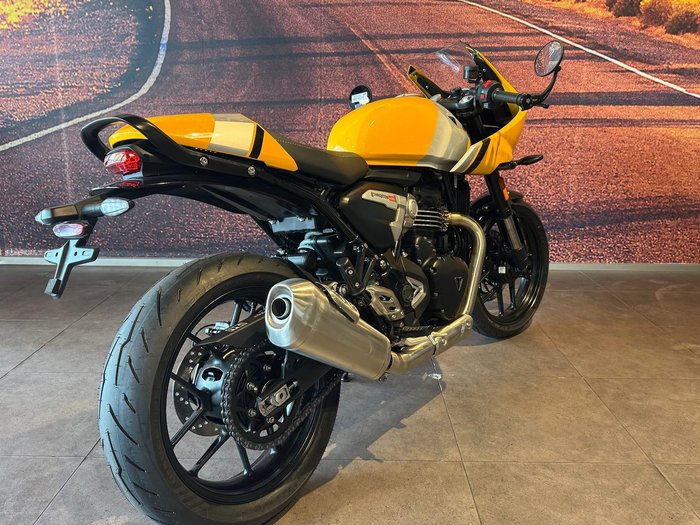 2026 Triumph Thruxton 400 Thruxton Yellow