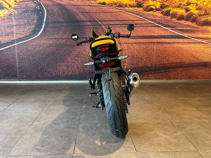 2026 Triumph Thruxton 400 Thruxton Yellow