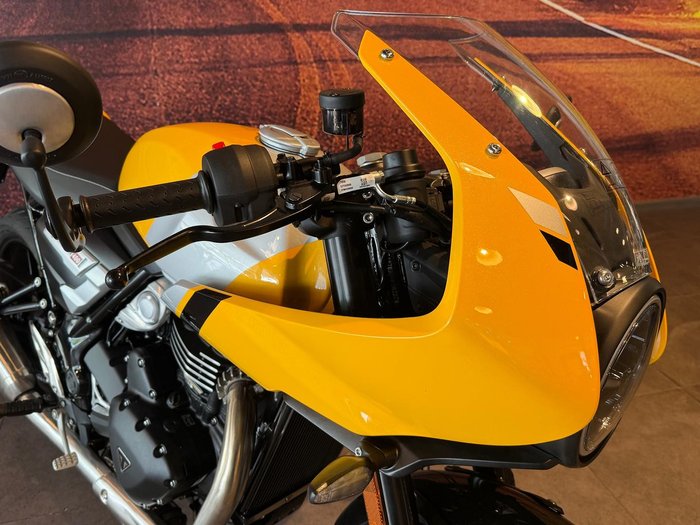 2026 Triumph Thruxton 400 Thruxton Yellow