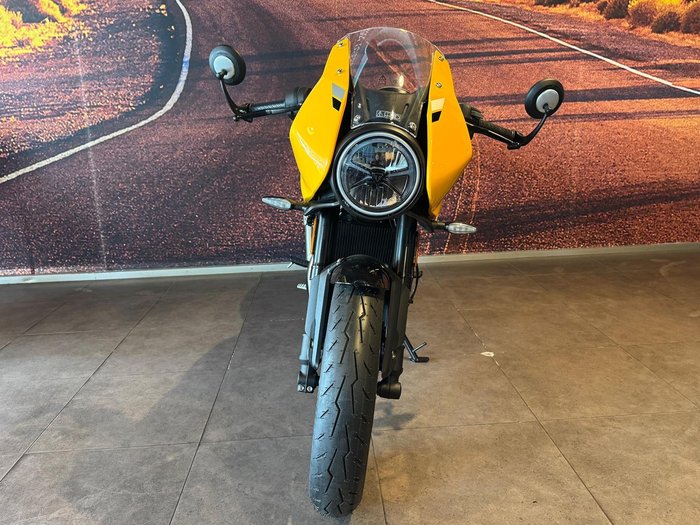 2026 Triumph Thruxton 400 Thruxton Yellow