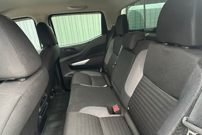2021 Nissan Navara SL