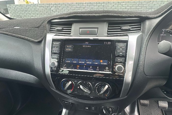 2021 Nissan Navara SL