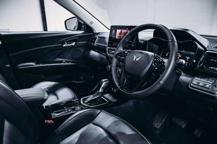 2025 Mahindra XUV3XO AX7L