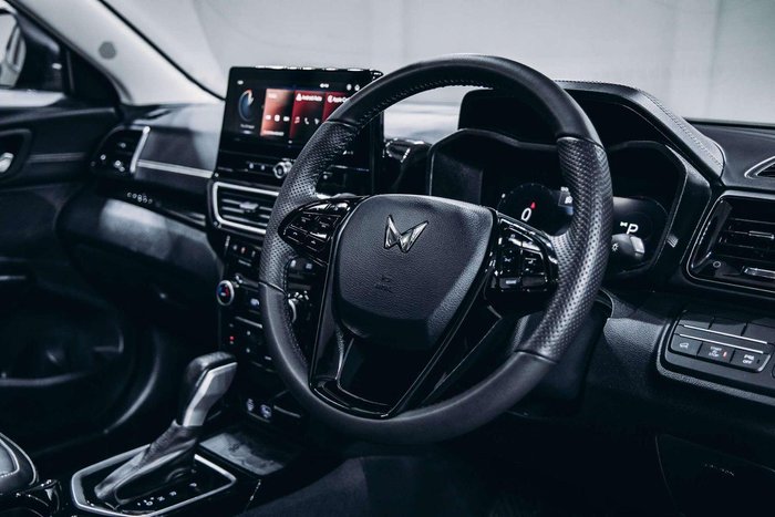2025 Mahindra XUV3XO AX7L