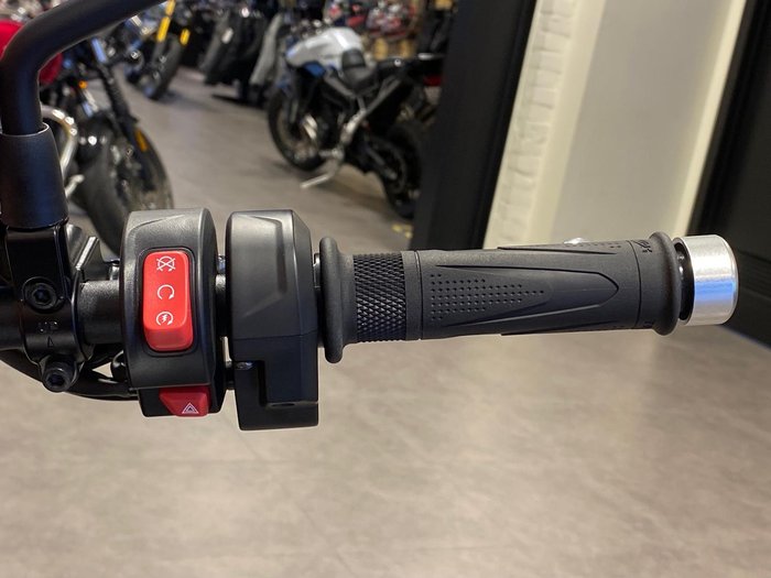 2025 Triumph Speed Twin 900 Speed Twin Black