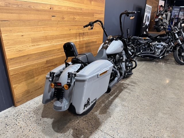 2024 HARLEY-DAVIDSON FLHRXS ROAD KING SPECIAL