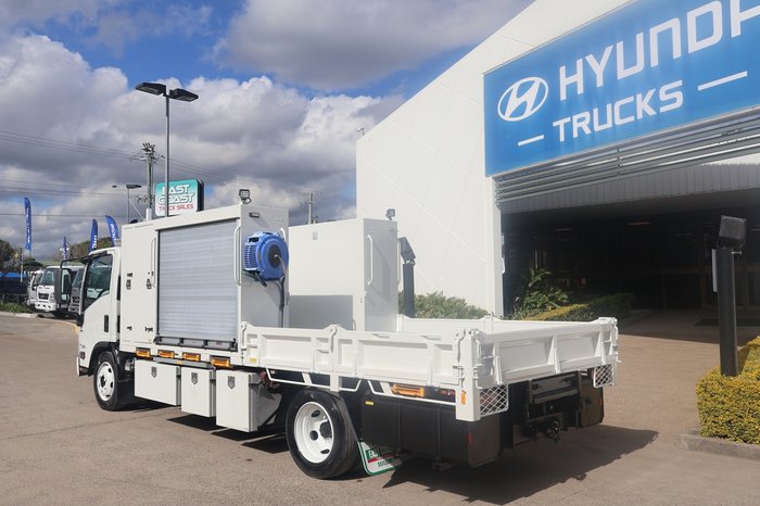 2019 ISUZU NQR