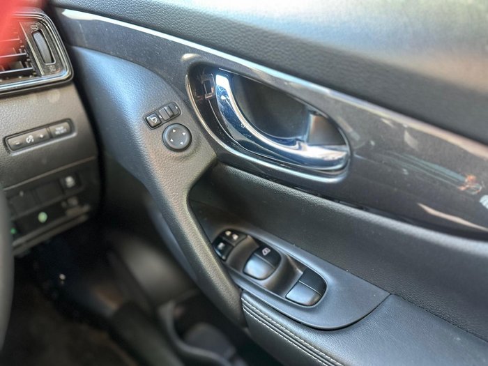 2022 Nissan X-TRAIL ST