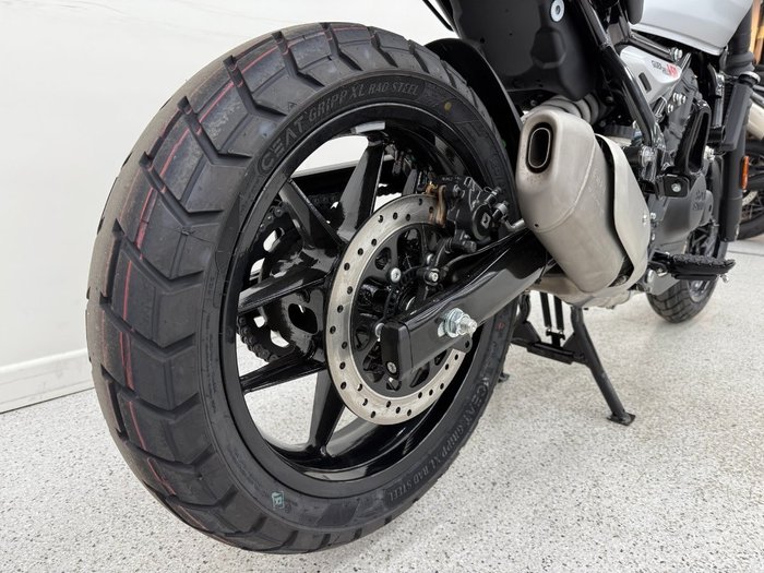 2026 Royal Enfield GUERILLA 450 Silver