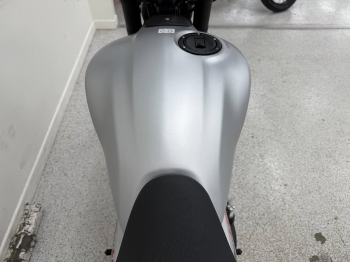 2026 Royal Enfield GUERILLA 450 Silver