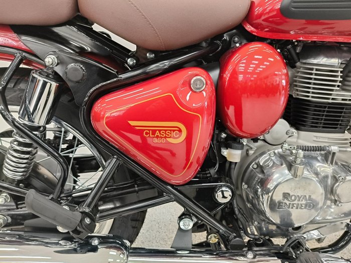 2026 Royal Enfield 2026 Royal Enfield 350CC CLASSIC 350 E5 Madras Red