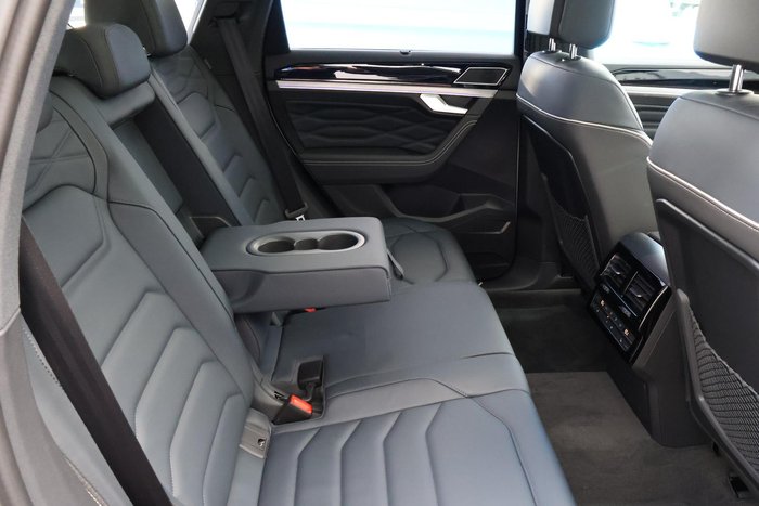 2025 Volkswagen Touareg 210TDI Wolfsburg Edition