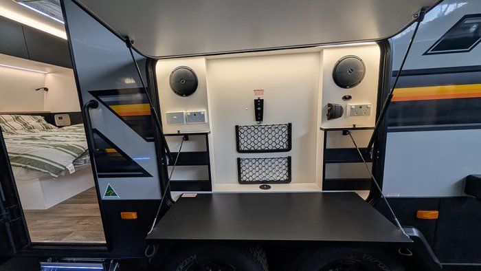 2025 Traveller Track 20' Bunk Save $7,299 Was $85,990