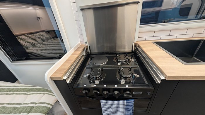 2025 Traveller Track 20' Bunk Save $7,299 Was $85,990