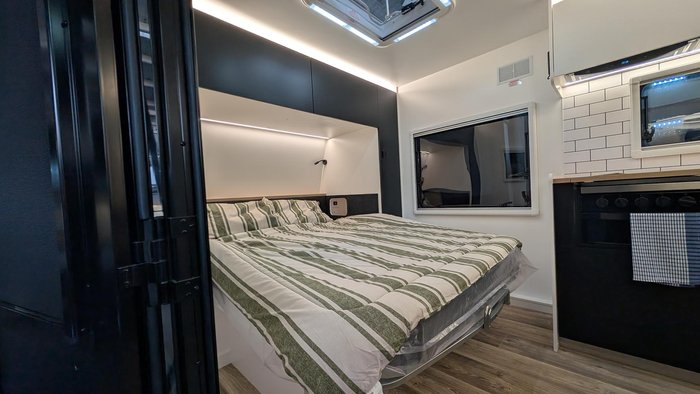 2025 Traveller Track 20' Bunk Save $7,299 Was $85,990