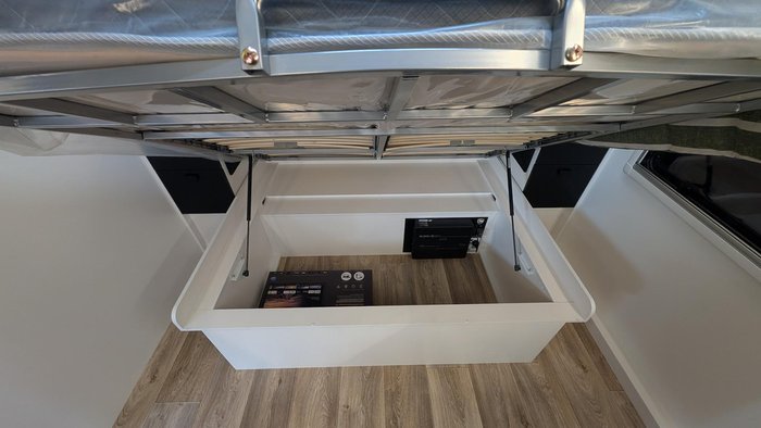 2025 Traveller Track 20' Bunk Save $7,299 Was $85,990