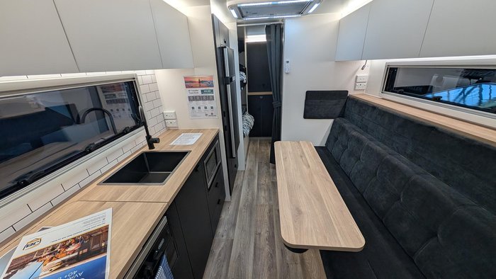 2025 Traveller Track 20' Bunk Save $7,299 Was $85,990
